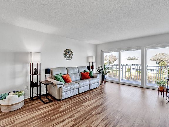 5th image of 6134 River Run Dr #301B
