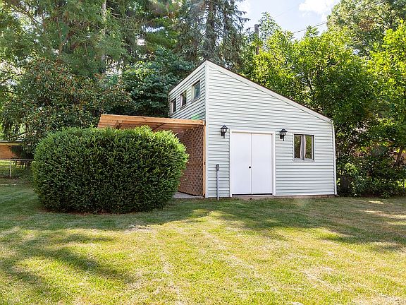 4th image of 3805 Strathmoor Dr