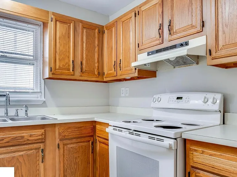 814 Franklin St — Photo 13