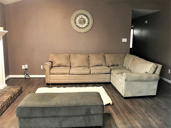 3rd image of 1007 Thistle Dr