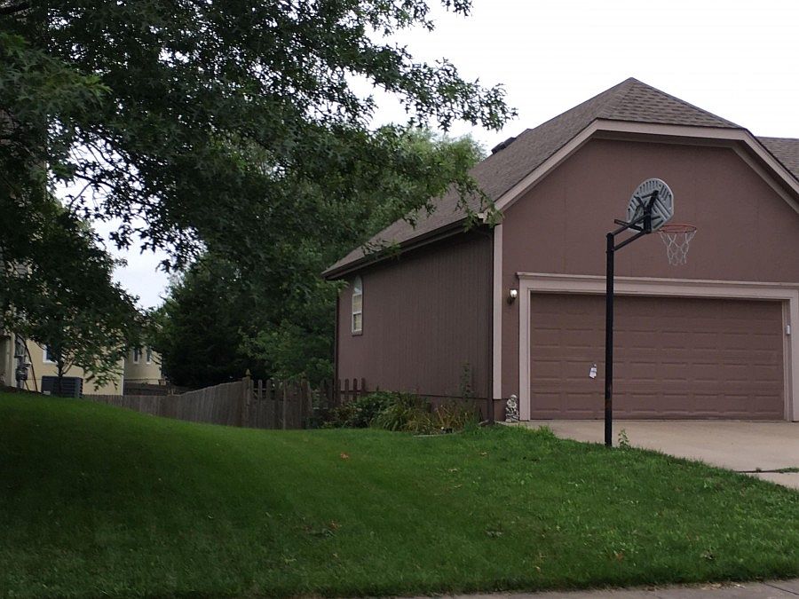2nd image of 1028 SE Granada Dr