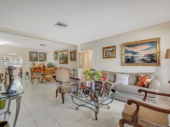 5th image of 35 Oviedo Ave