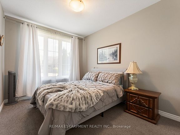 5th image of 60 Andrew Ln