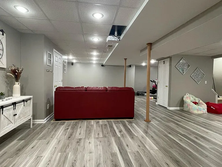 1027 Congress Dr — Photo 30
