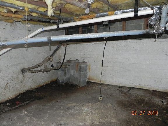 2nd image of 415 Arbor Ln
