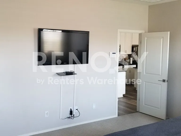 1803 E Grove St — Photo 18