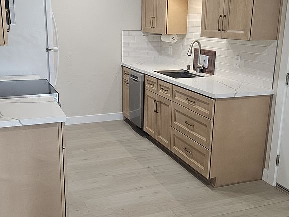 4th image of 3779 Moddison Ave