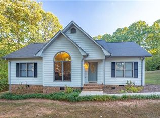 5374 Valley Field Rd, Hickory, NC 28602