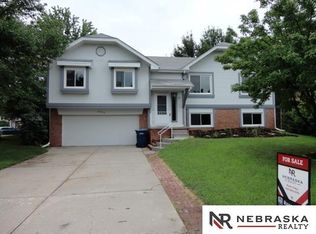 3406 Blackhawk Dr, Bellevue, NE 68123