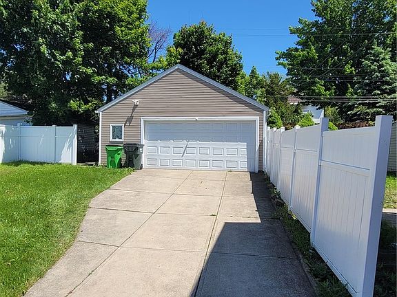 3rd image of 4739 E 88th St