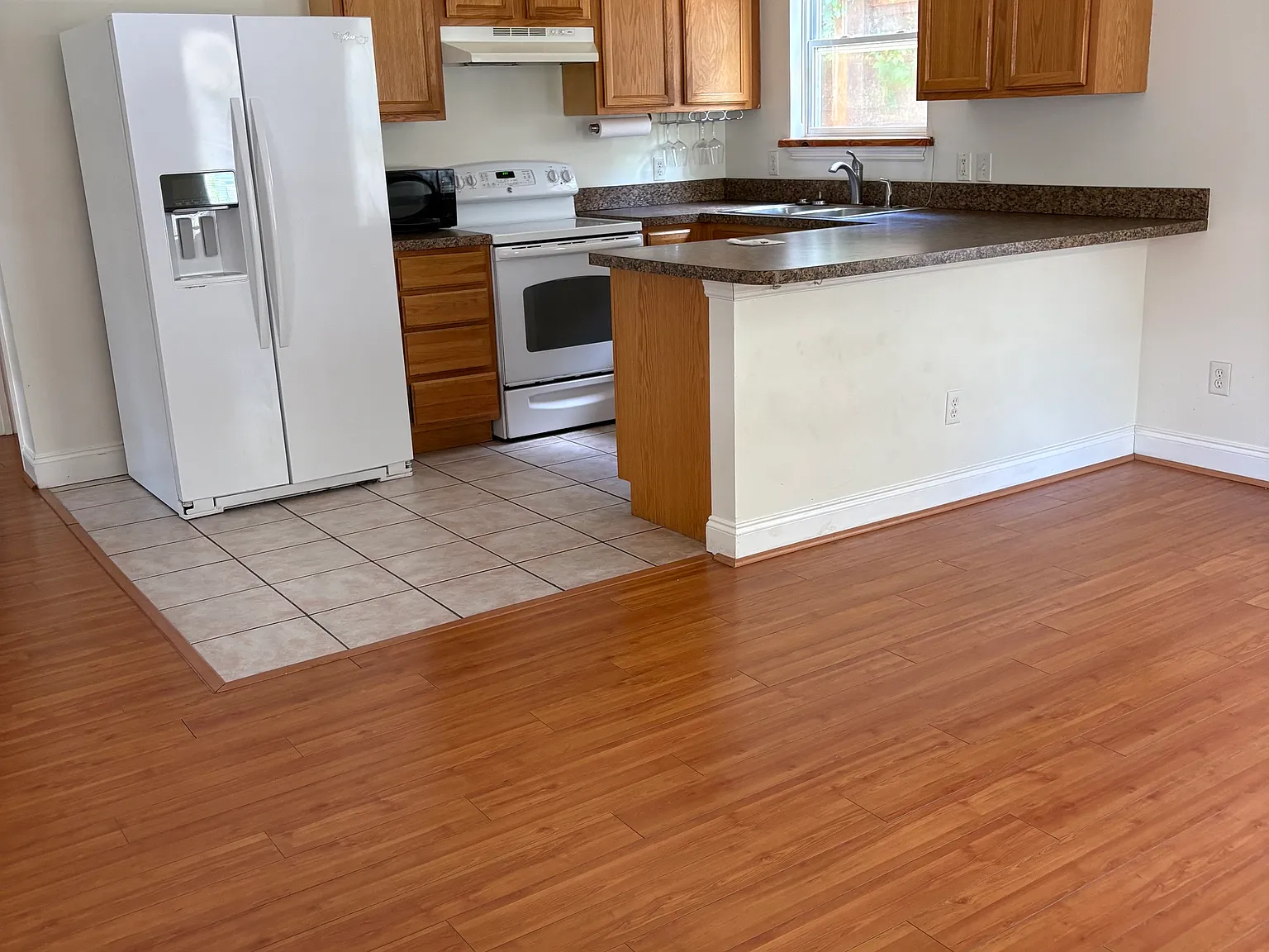 3 bed, 1200 sqft, $2,300 — Photo 3