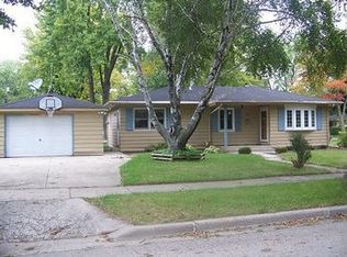 N40W6610 Jackson St, Cedarburg, WI 53012