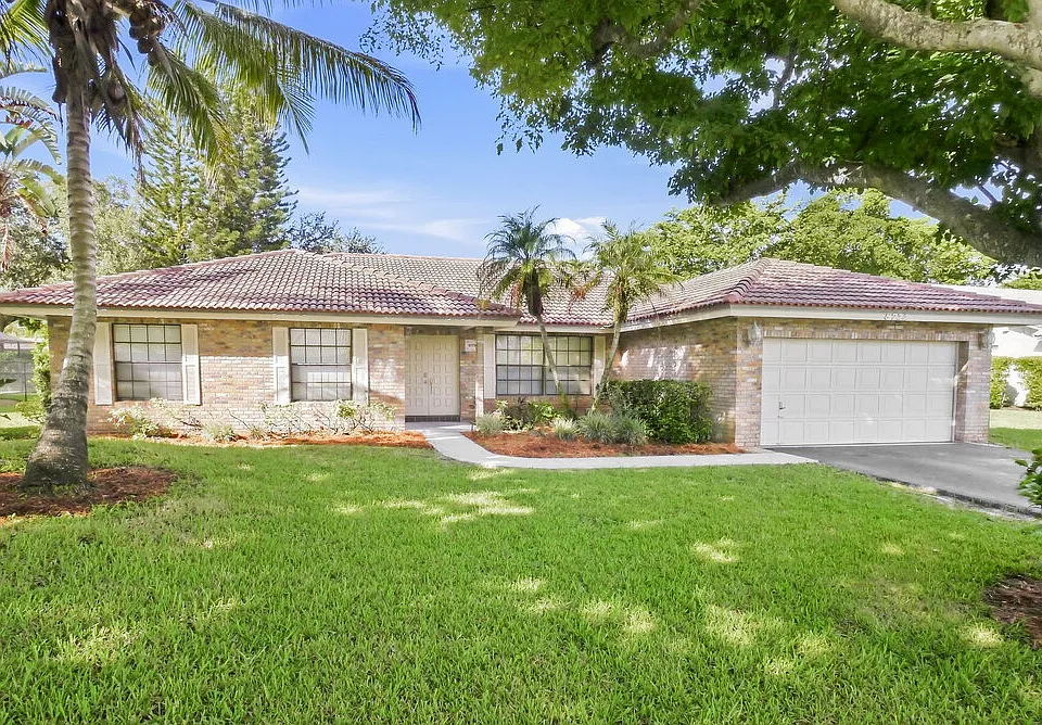 8722 NW 49th Dr