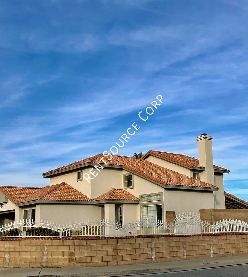 3 Bedroom 3 Bathroom House for Rent in Rosamond — Photo 2