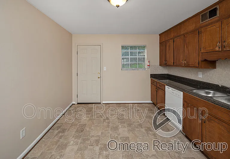 2020 High School Rd #A — Photo 10
