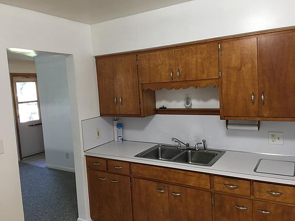 3rd image of 3316 31st St SW