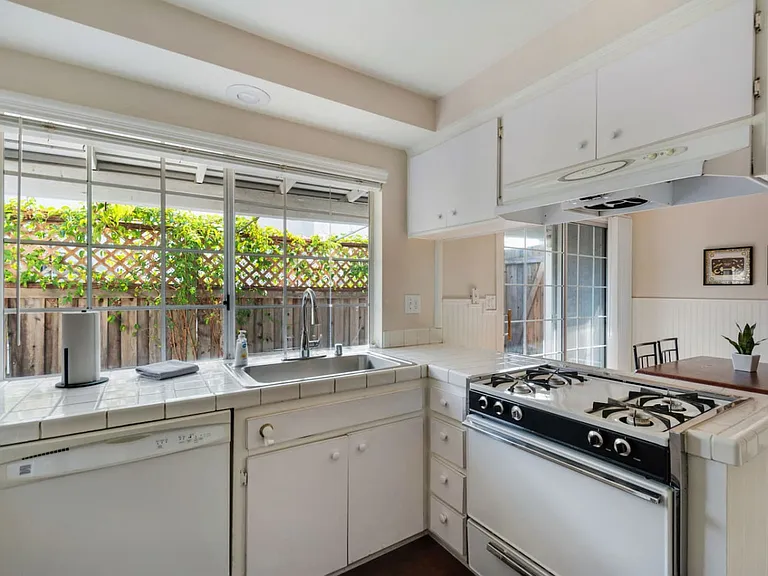 418 Nobel Ave #B — Photo 10