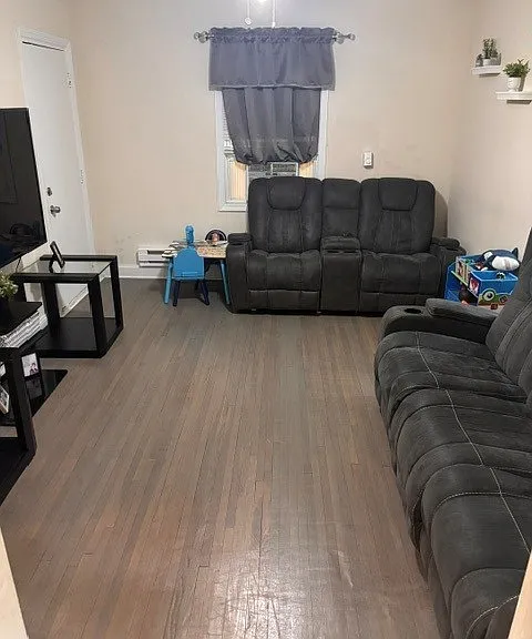 Spacious living room