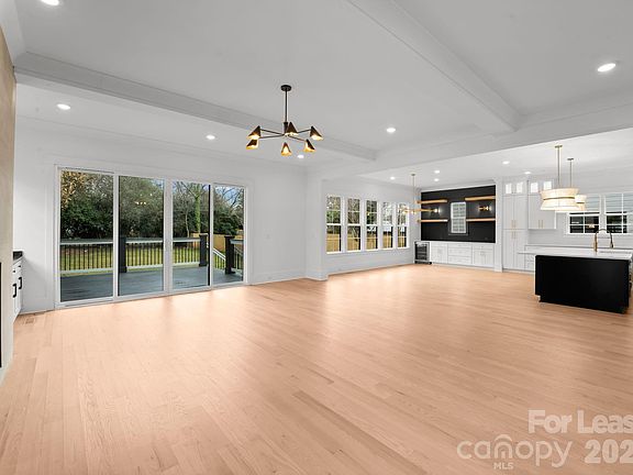 5th image of 4345 Castleton Rd