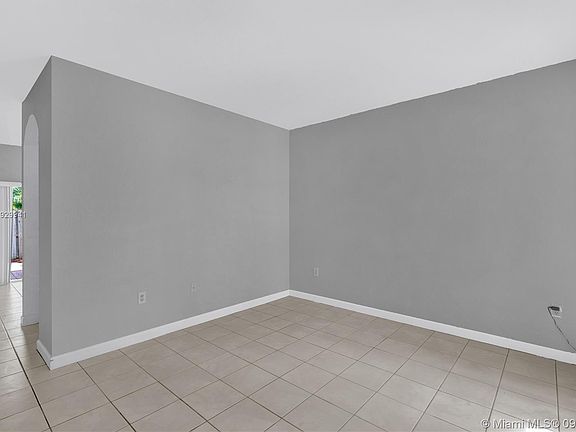 5th image of 2405 NE 41st Pl Unit 2405