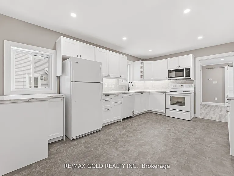 4445 Simcoe St — Photo 22