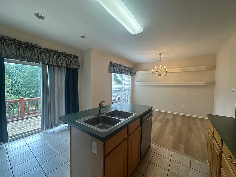 8359 Regal Oak Ct — Photo 17