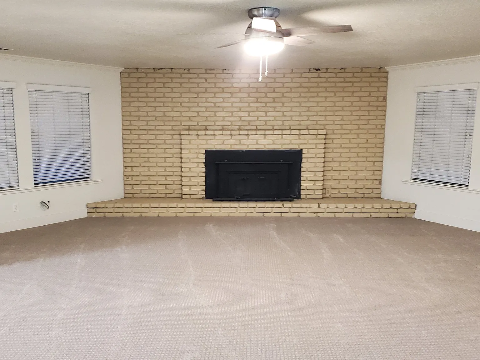 4 bed, 1998 sqft, $3,200 — Photo 4