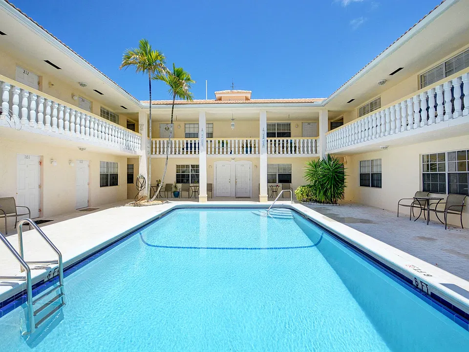 Camilia Manor