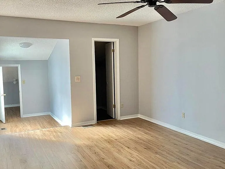 1185 Romaine Cir W — Photo 12