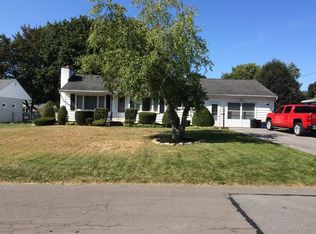 205 Sandra Dr, North Syracuse, NY 13212