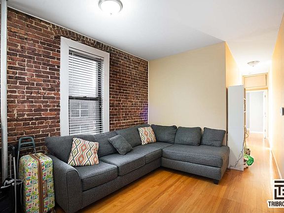 3rd image of 136 Edgecombe Ave #3A