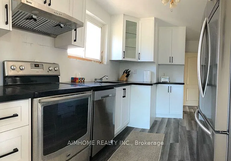 58 Newlands Ave — Photo 2