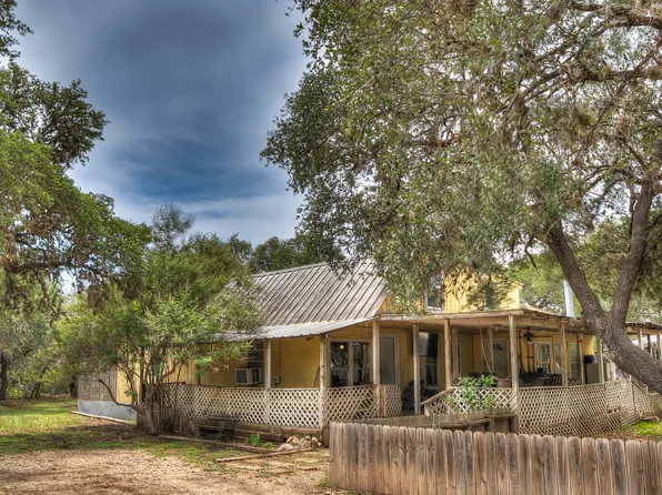 704 Alex Auld, Leakey, TX 78873
