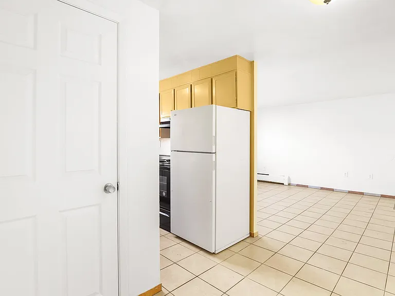 Camelot Apartments — Photo 38