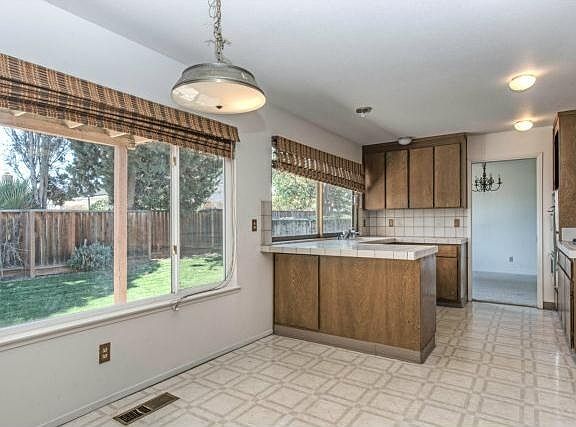 2nd image of 1484 Pine Grove Way