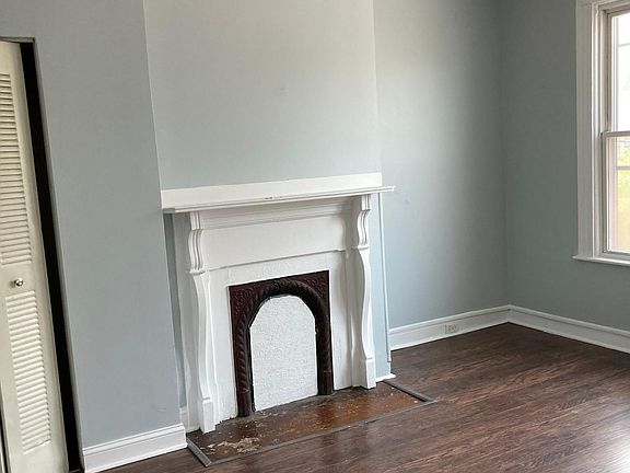 3rd image of 3514 E Clay St