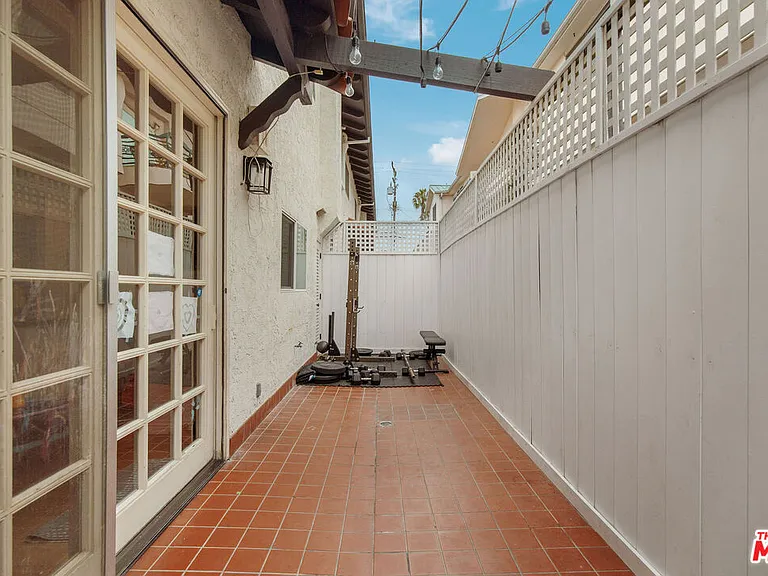 1802 California Ave — Photo 9