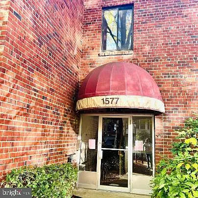 1577 N Colonial Ter #105-Y