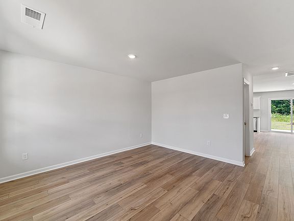 4th image of 7082 Wingate Dr