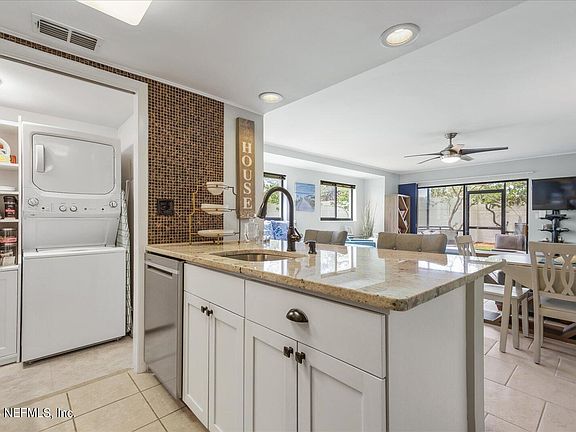 4th image of 638 SUMMER Place