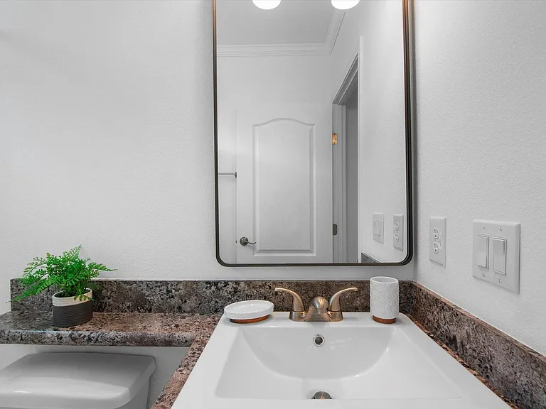 1284 Plymouth Pl — Photo 39