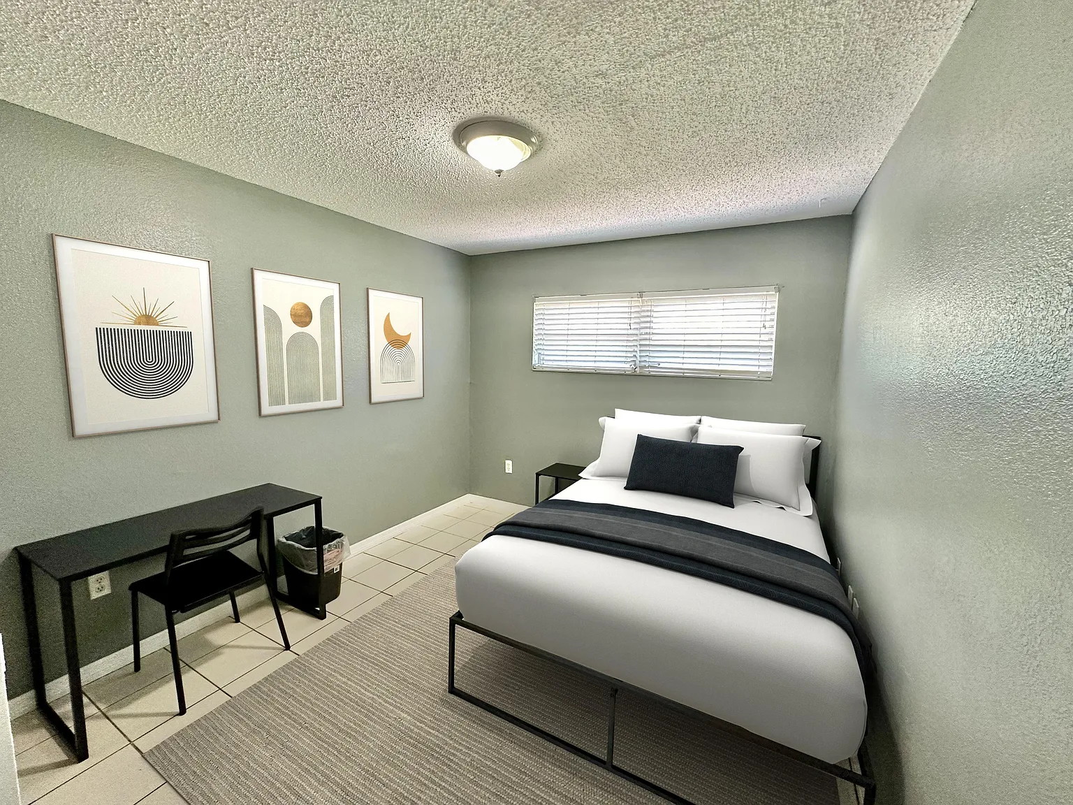 3 bed, 1.0 bath, 950 sqft, $888 — Photo 1