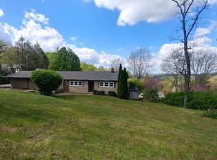 1201 Castlewood Ln, Bluefield, WV 24701