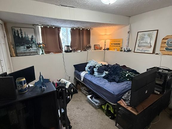 3rd image of 805 Hicks Dr