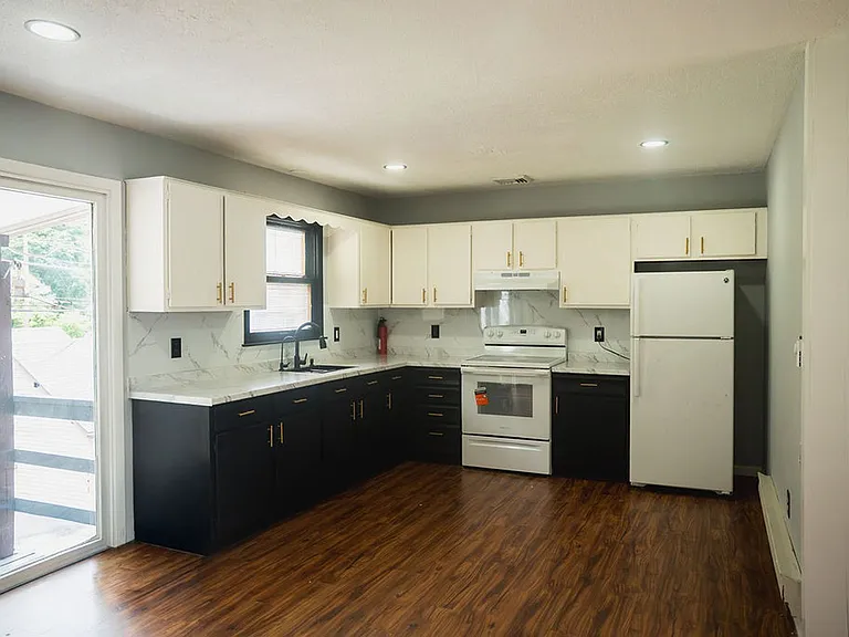 1210 Main Street — Photo 6