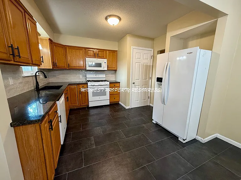 1100 NE Columbus St — Photo 6