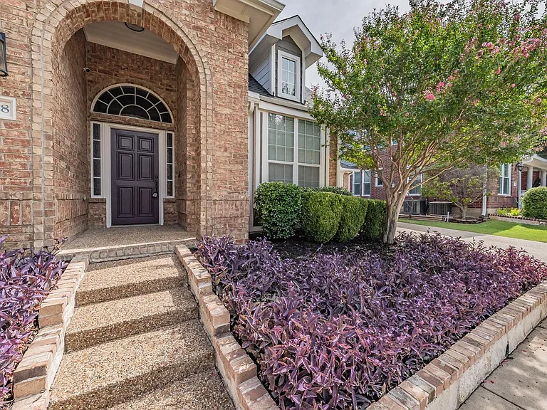 4548 Shamrock Dr — Photo 2