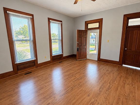 4th image of 278 Walnut St