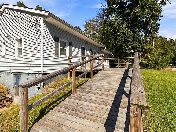 4th image of 3391 Cole Rd