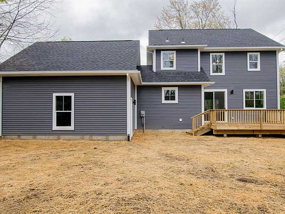 5th image of 1125 Saunders Cres